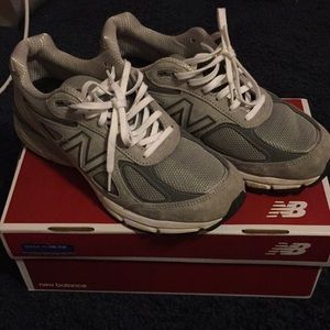 New balance 990 MEN SIZE CONVERTS TO WOMEN SIZE 10